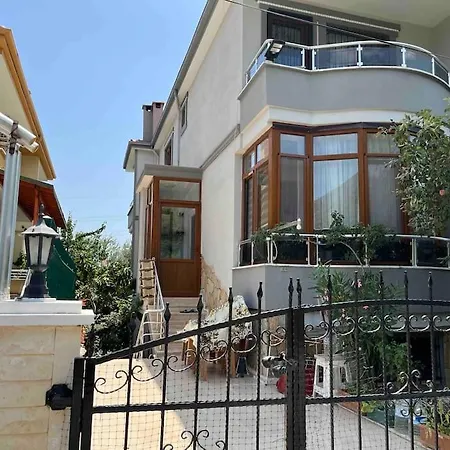 Altinoluk'ta Bahce Kati 1+1 Daire Апартаменты Алтынолук