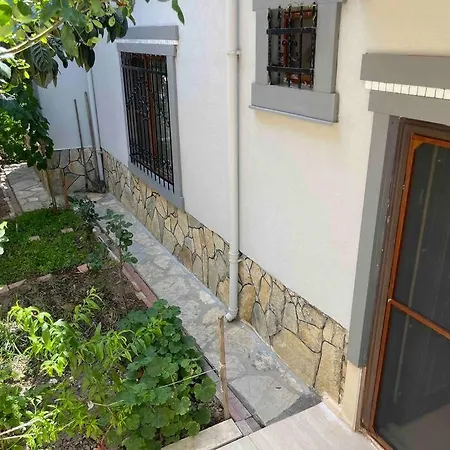 Altinoluk'ta Bahce Kati 1+1 Daire Апартаменты